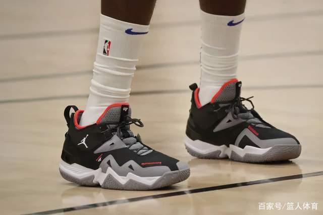 赵继伟25+11张镇麟19分辽宁胜广东 胡明轩21分